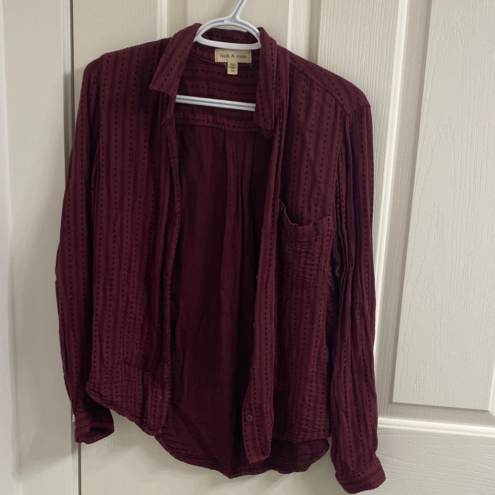 Cloth and stone button up
